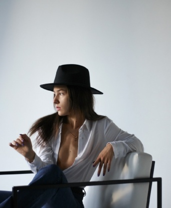 Мои услуги включают классический секс, оральный секс и массаж. Я могу стать твоей нежной любовницей на одну ночь или тебя отвезти в мир страсти и наслаждения. У меня есть отличные отзывы от моих предыдущих клиентов, которые говорят о моей умении удовлетворить их самые сокровенные желания. Приглашаю тебя на интимное свидание, где ты сможешь расслабиться и насладиться моими прекрасными формами. Жду тебя в Москве для незабываемых моментов вместе! 💋💫 2210, 22 года